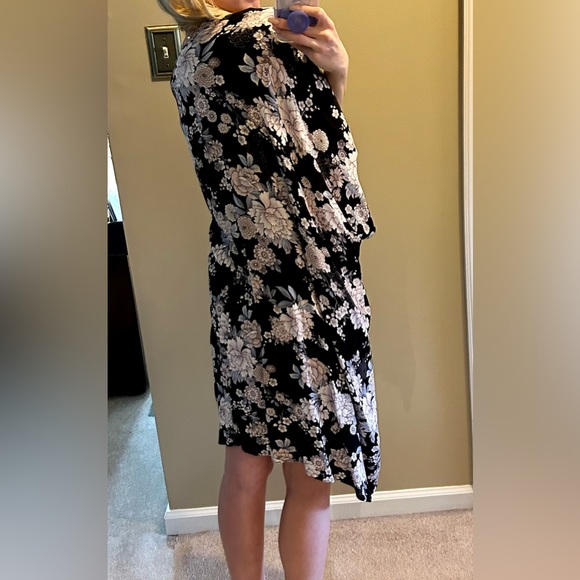 Forever 21 Kimono Wrap in Black and Lavender & Blue Floral - Picture 4 of 8